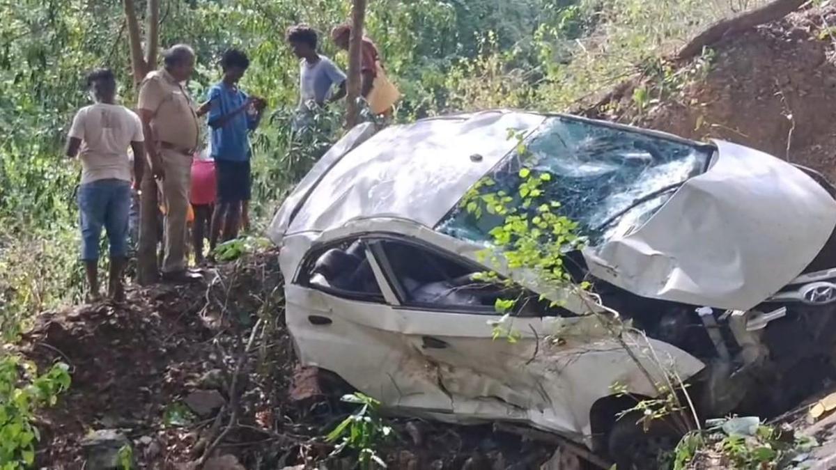 Three die as car plunges into gorge on Manjoor – Mulli road along Tamil Nadu – Kerala border