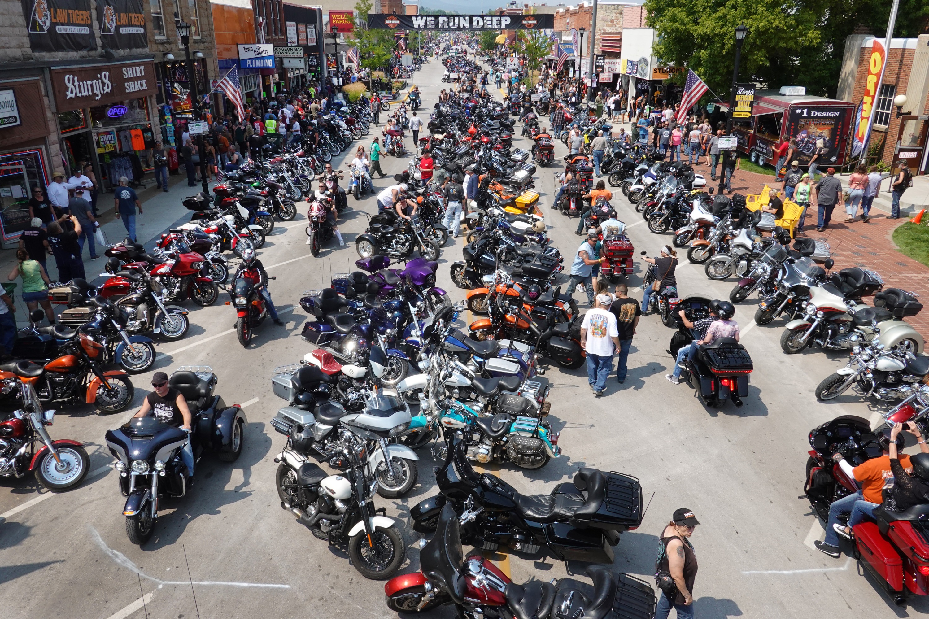 Popular motorcycle rally revs up to 500,000 attendees in a small town