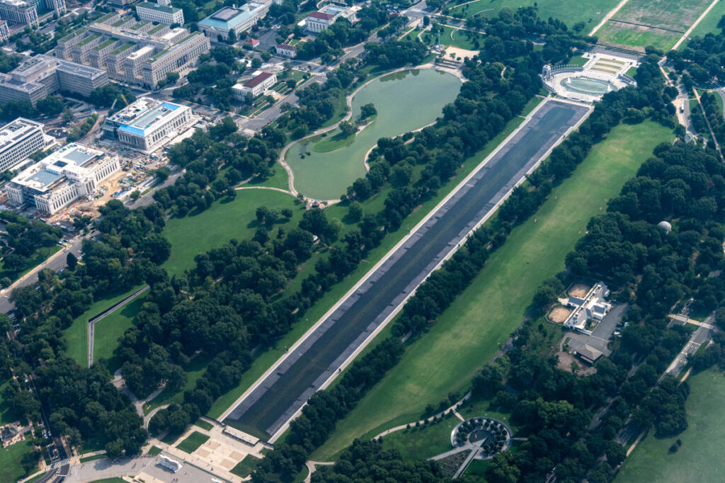 Investigation: Manager at Trump golf club set up work at Reflecting Pool