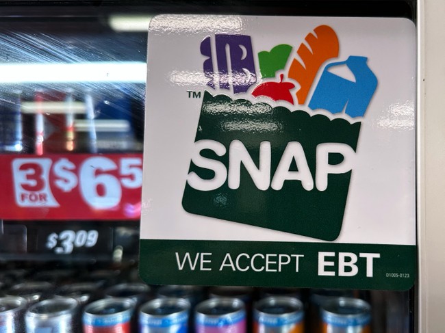 Rhode Island Supervisor Pleads Guilty to Exploiting SNAP Recipients' Benefits