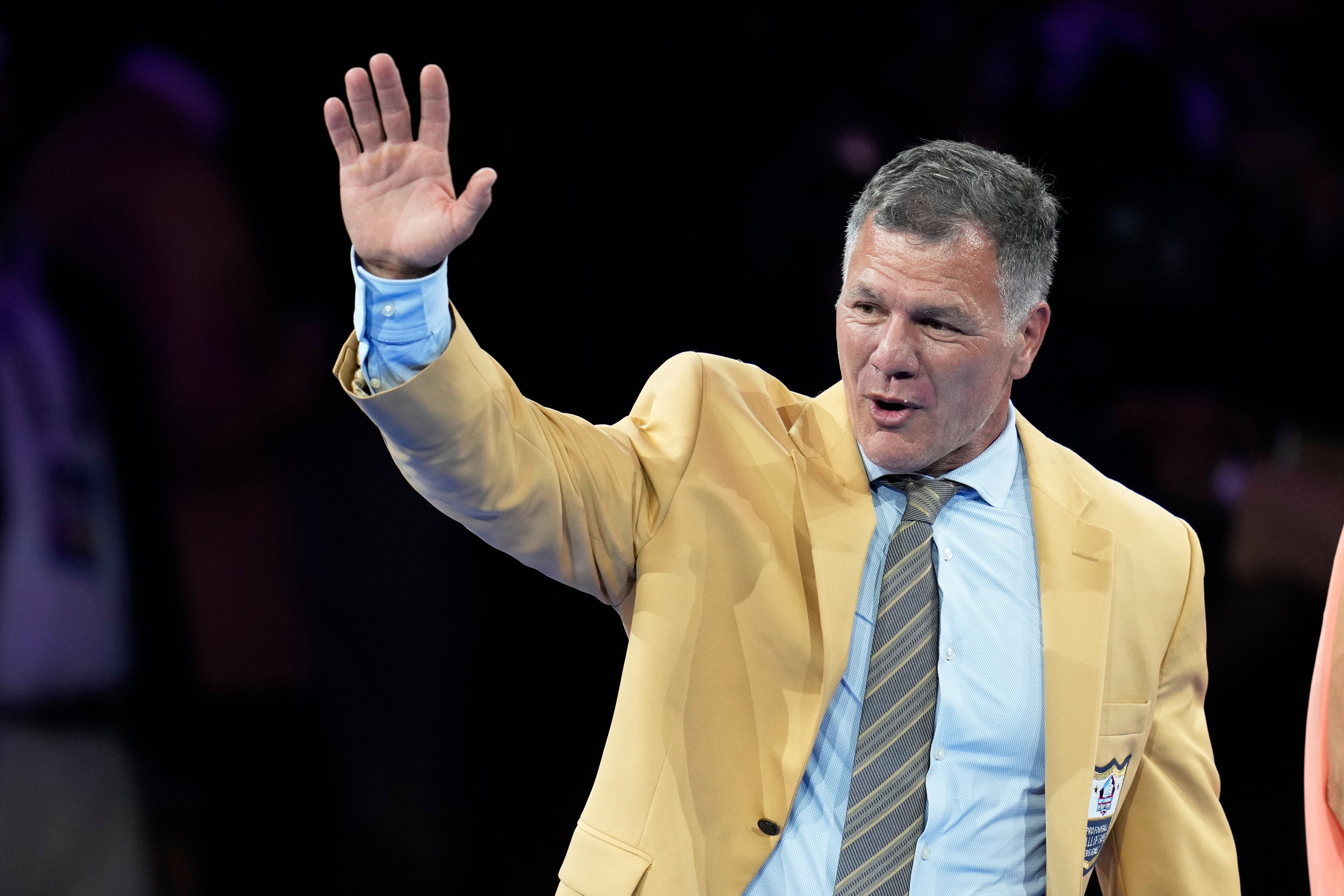 Adam Vinatieri jokes about Bill Belichick, Deflategate as part of Hall-of-Fame speech