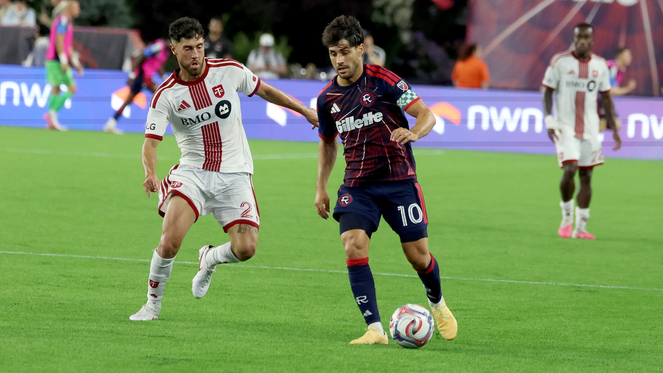 Revolution vs. Toronto FC odds update: Revs look to embrace underdog status in Toronto; Carles Gil highlights player props on Saturday