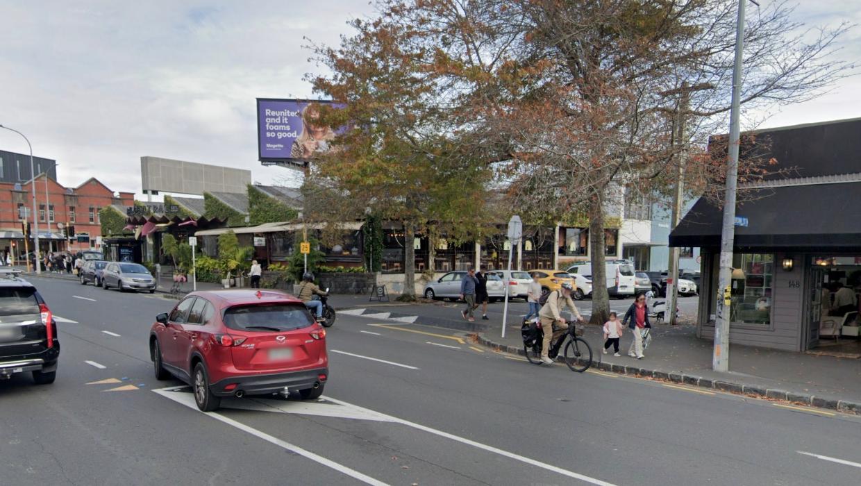 Emergency services respond after bus and car crash in Ponsonby