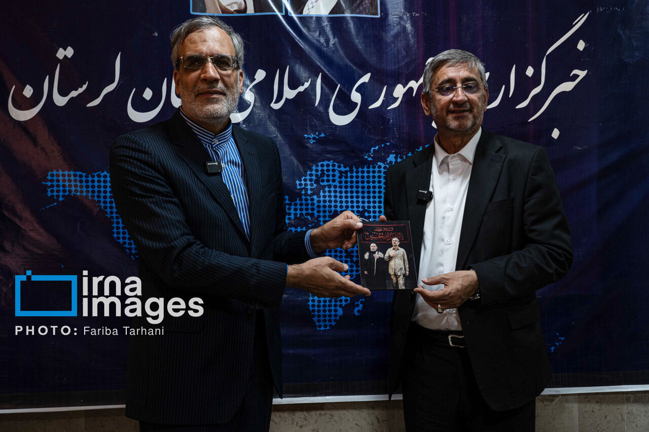 In photos: IRNA chief tours southwestern bureau on Journalists’ Day