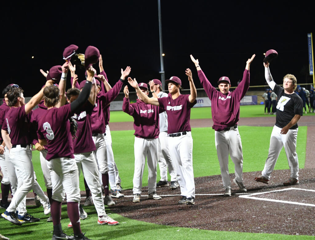 Ridgefield Raptors rally to eliminate Portland Pickles in West Coast League playoffs