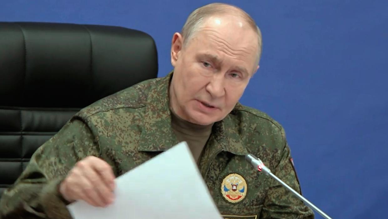 Paranoid Putin bans fake opposition as his popularity plummets