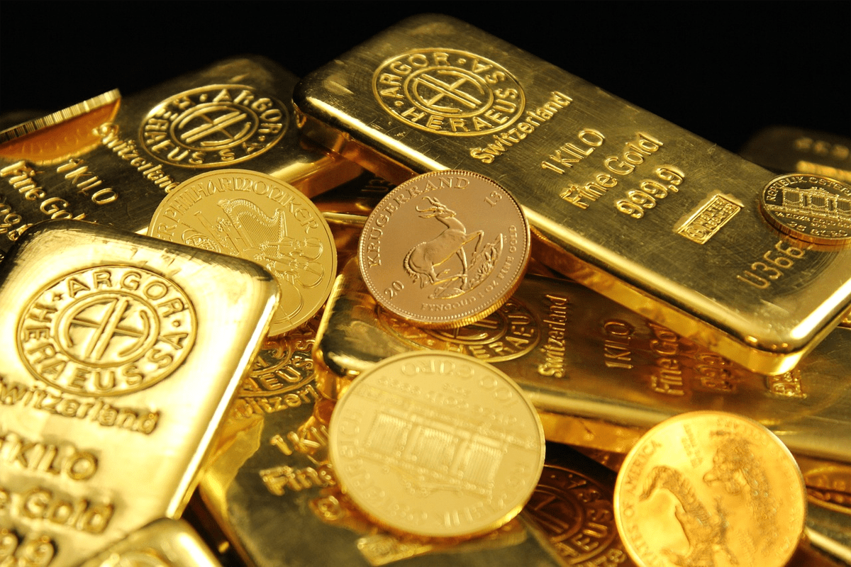 Gold holds close to seven-week peak as markets assess Iran risks and Fed outlook