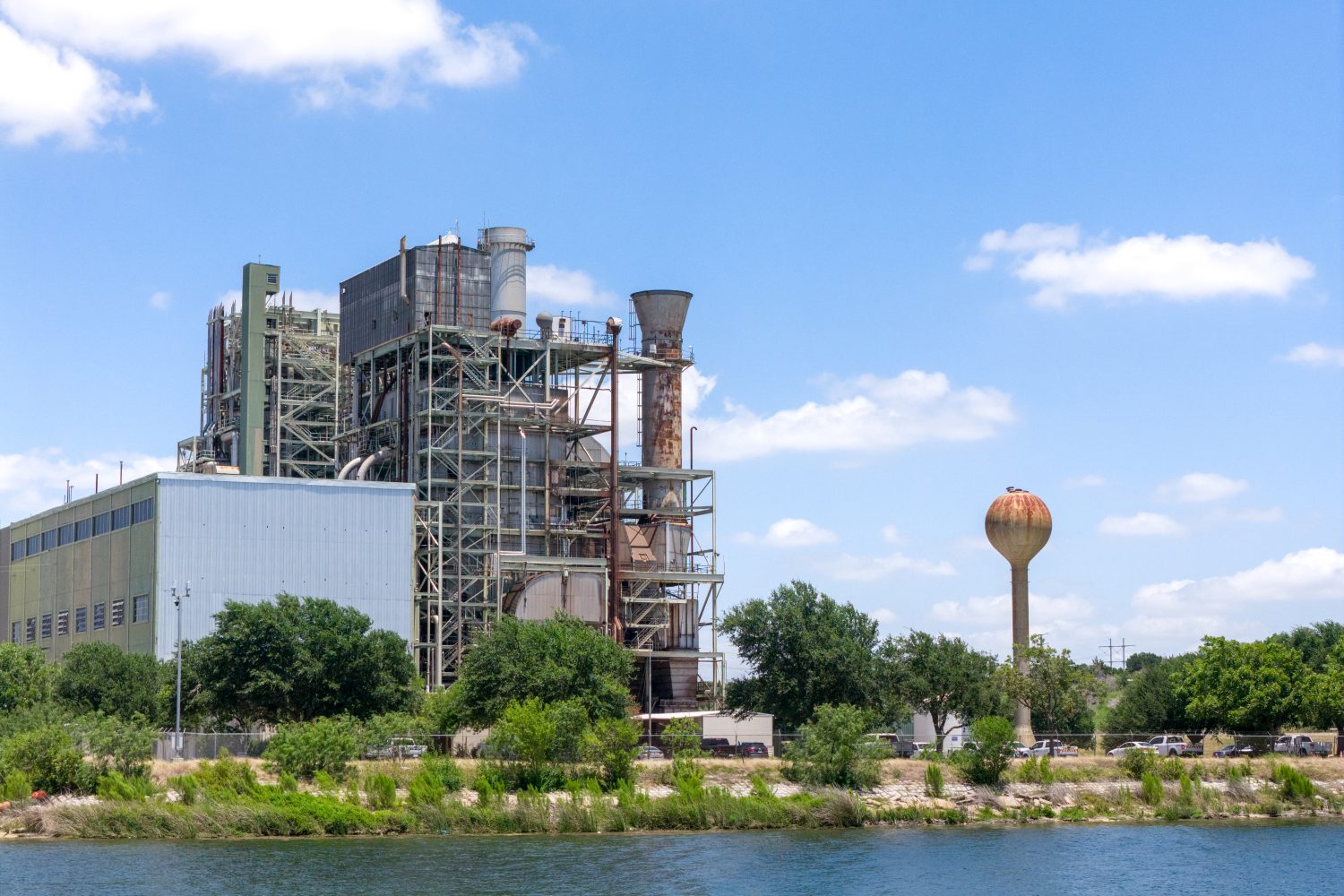 As solar and batteries dominate in Texas, Republican lawmakers consider natural gas minimums