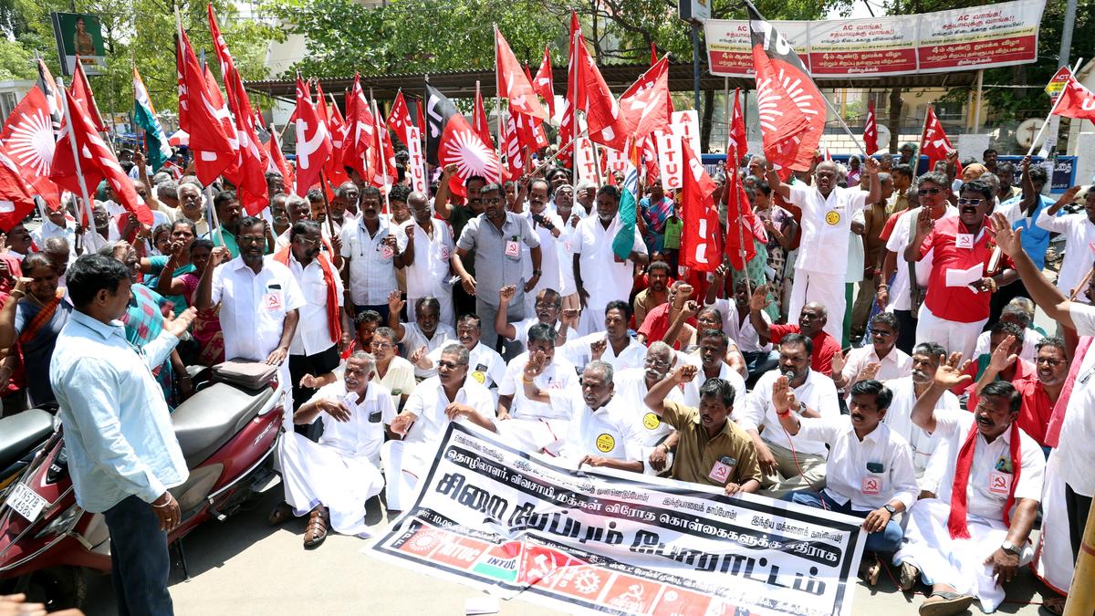 Trade unions stage road blockade in Dindigul