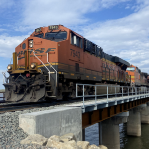 BNSF earnings rise on higher volume and revenue
