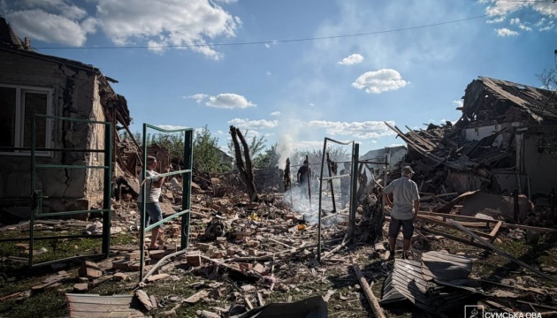 Russians strike Sumy with glide bombs, injuring two, damaging private homes