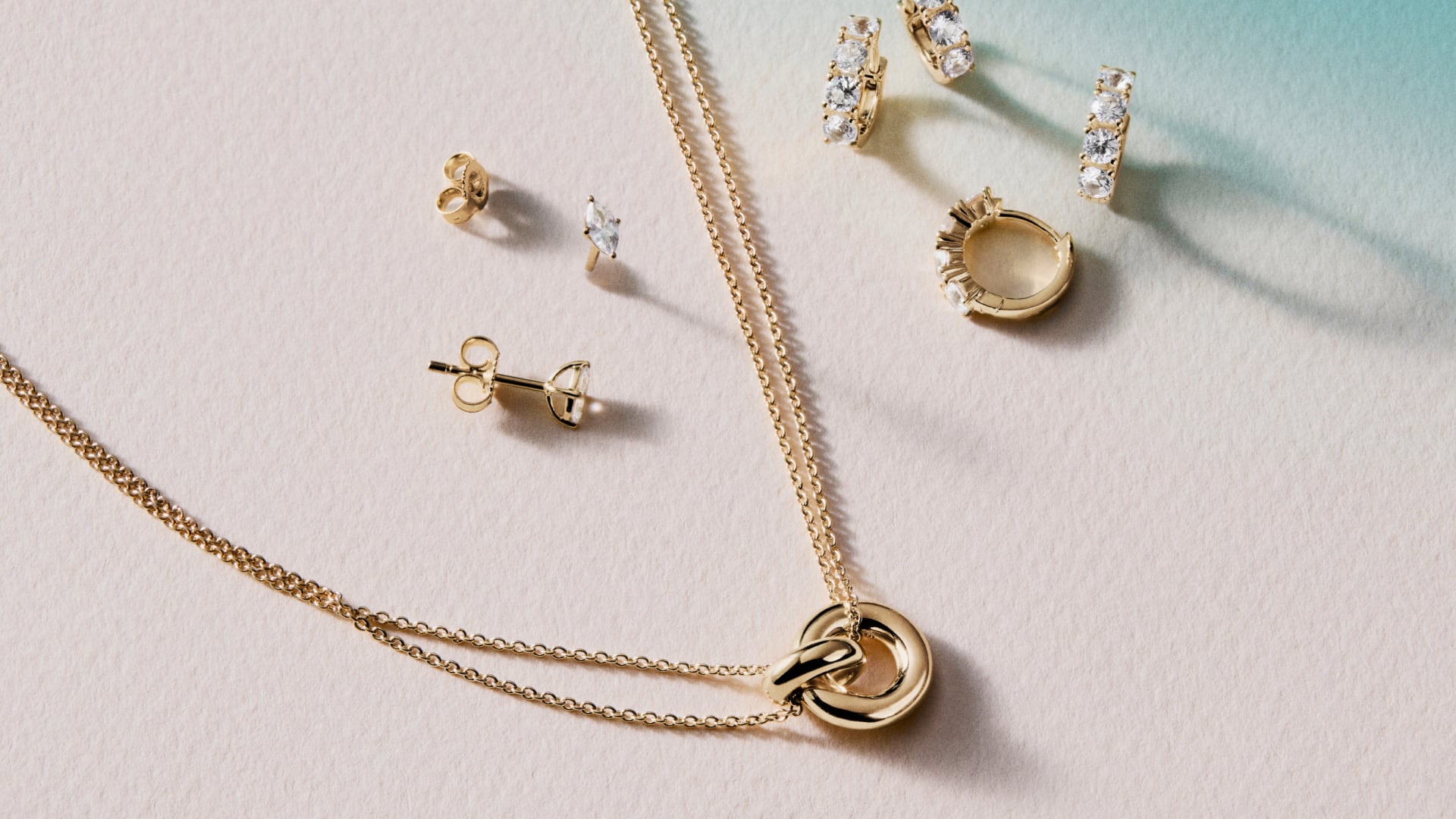 Score Up to 25% Off During Mejuri’s Rare Summer Sale
