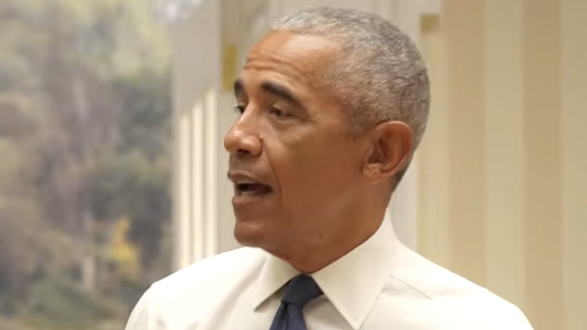 Obama Skewers Trump’s Gold Oval Office Sign on Larry David Show