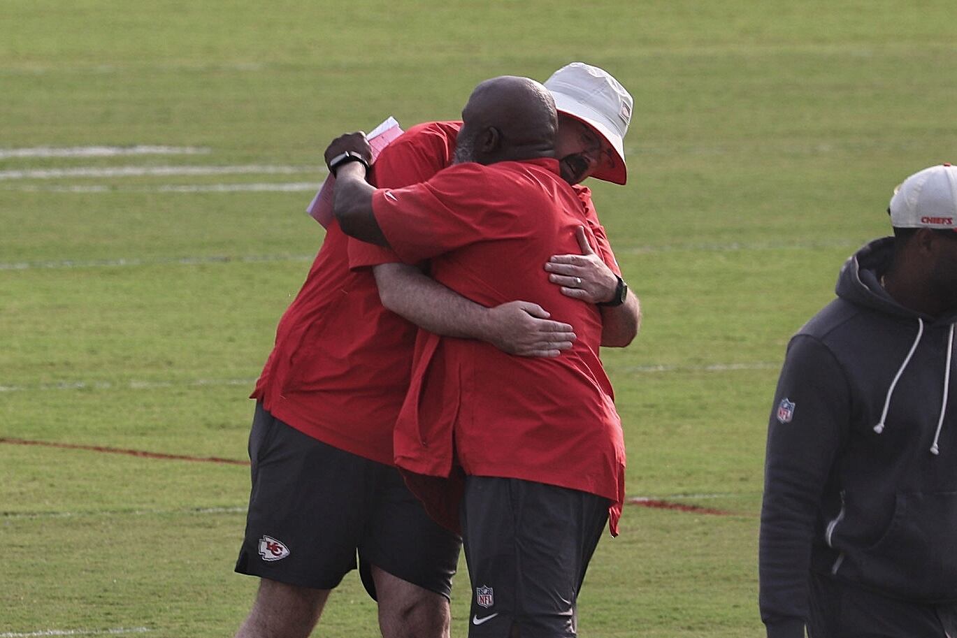 Chiefs’ Eric Bieniemy returns to training camp following wife’s shooting, son’s arrest