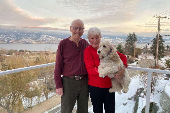 Seniors forced to flee B.C. wildfire found safe due to Apple AirTag, help from strangers
