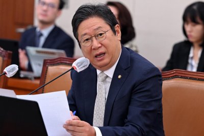 South Korean lawmaker apologizes for discarded-bus housing proposal