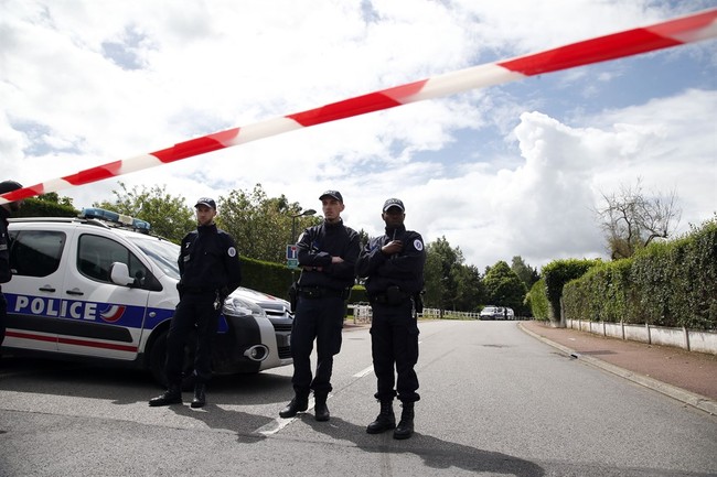 Two Police Officers Attacked by Man With Knife in Toulouse, France