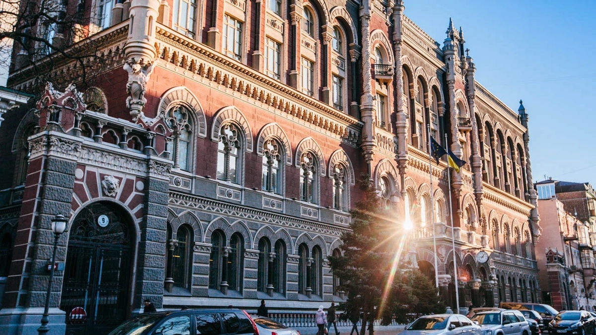 NBU raises corporate card limits abroad, eases other currency restrictions for legal entities