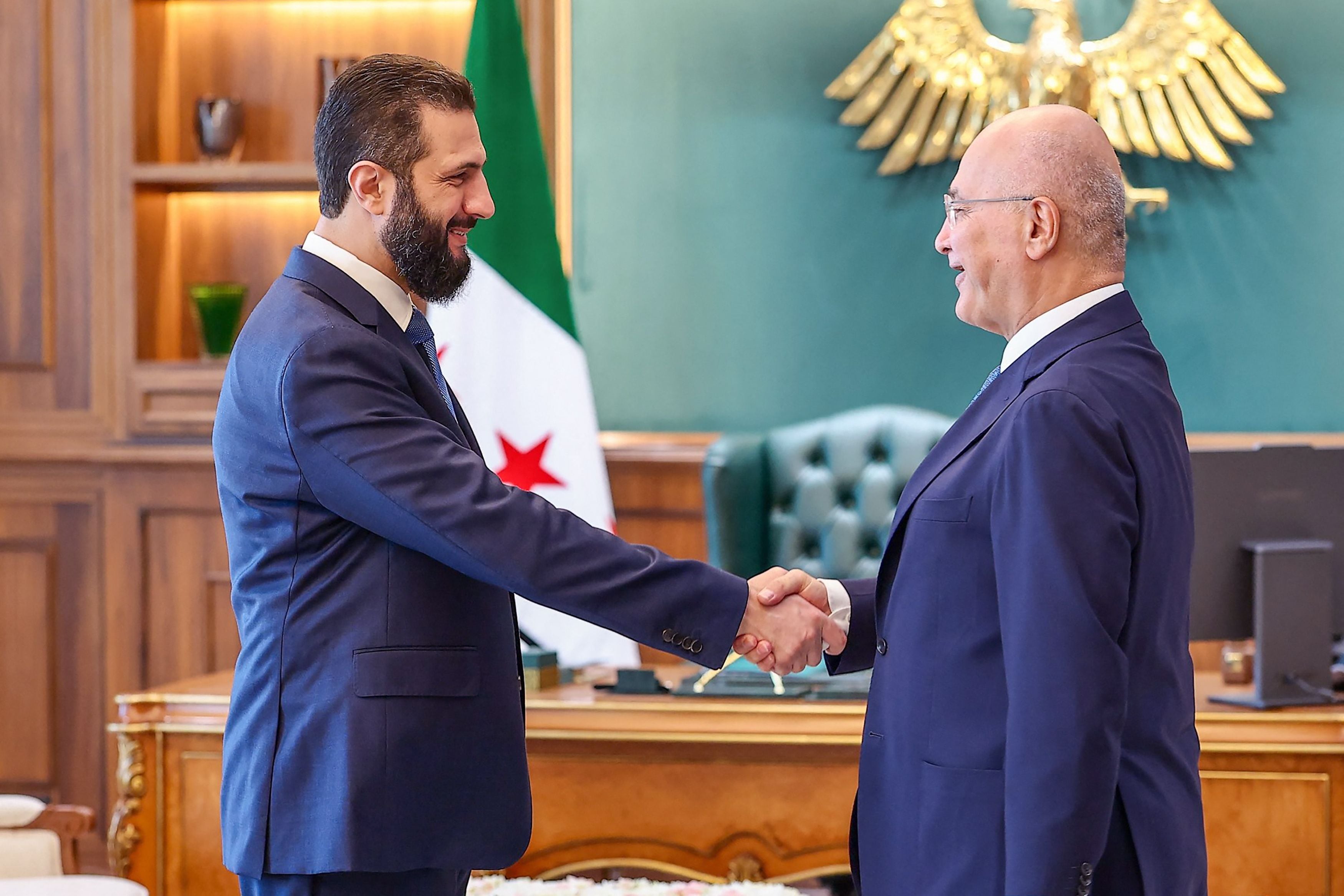 President Al Shara discusses Syrians' safe return with UN refugees chief