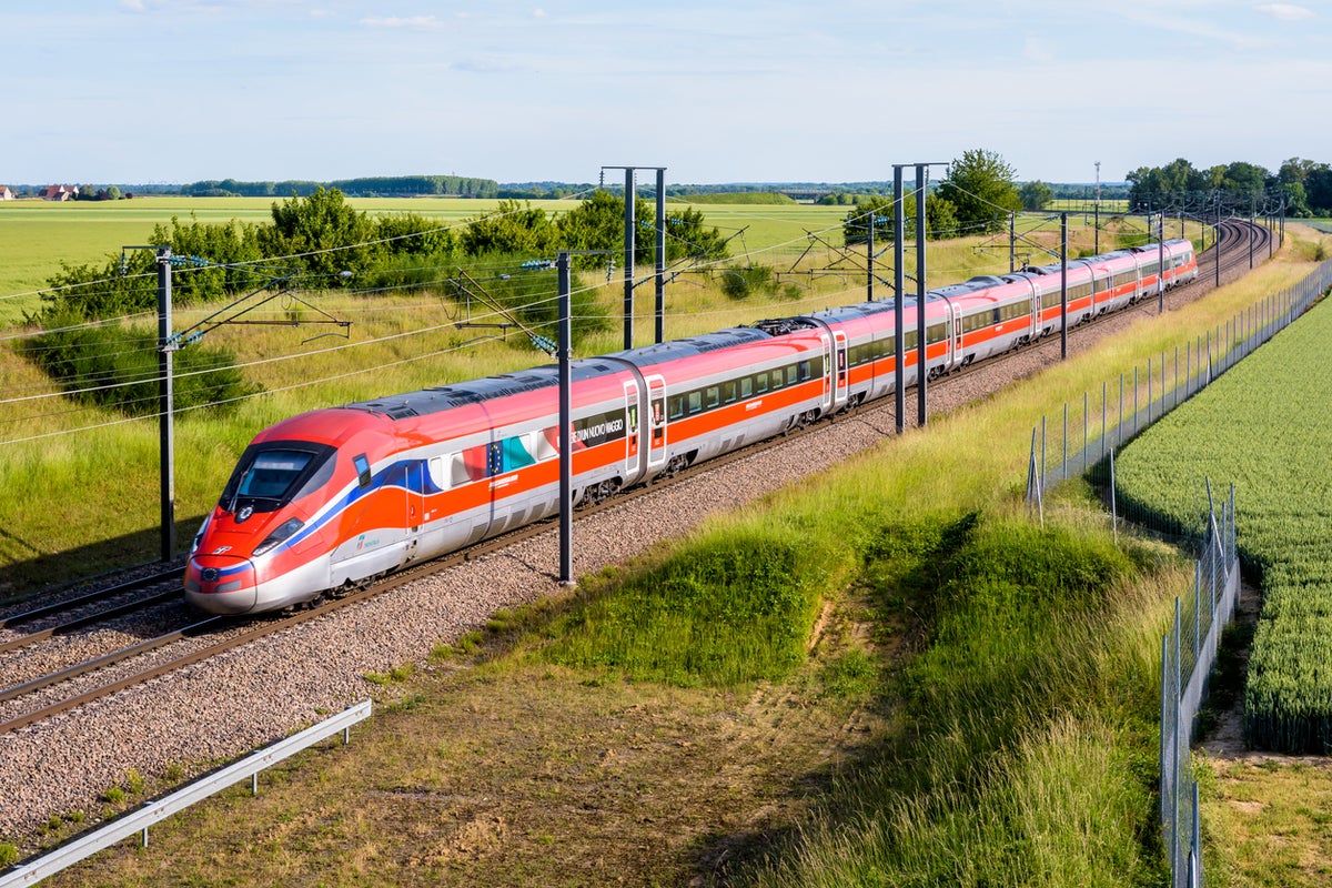 Eurostar rival orders 19 high-speed trains for cross-Channel rail services
