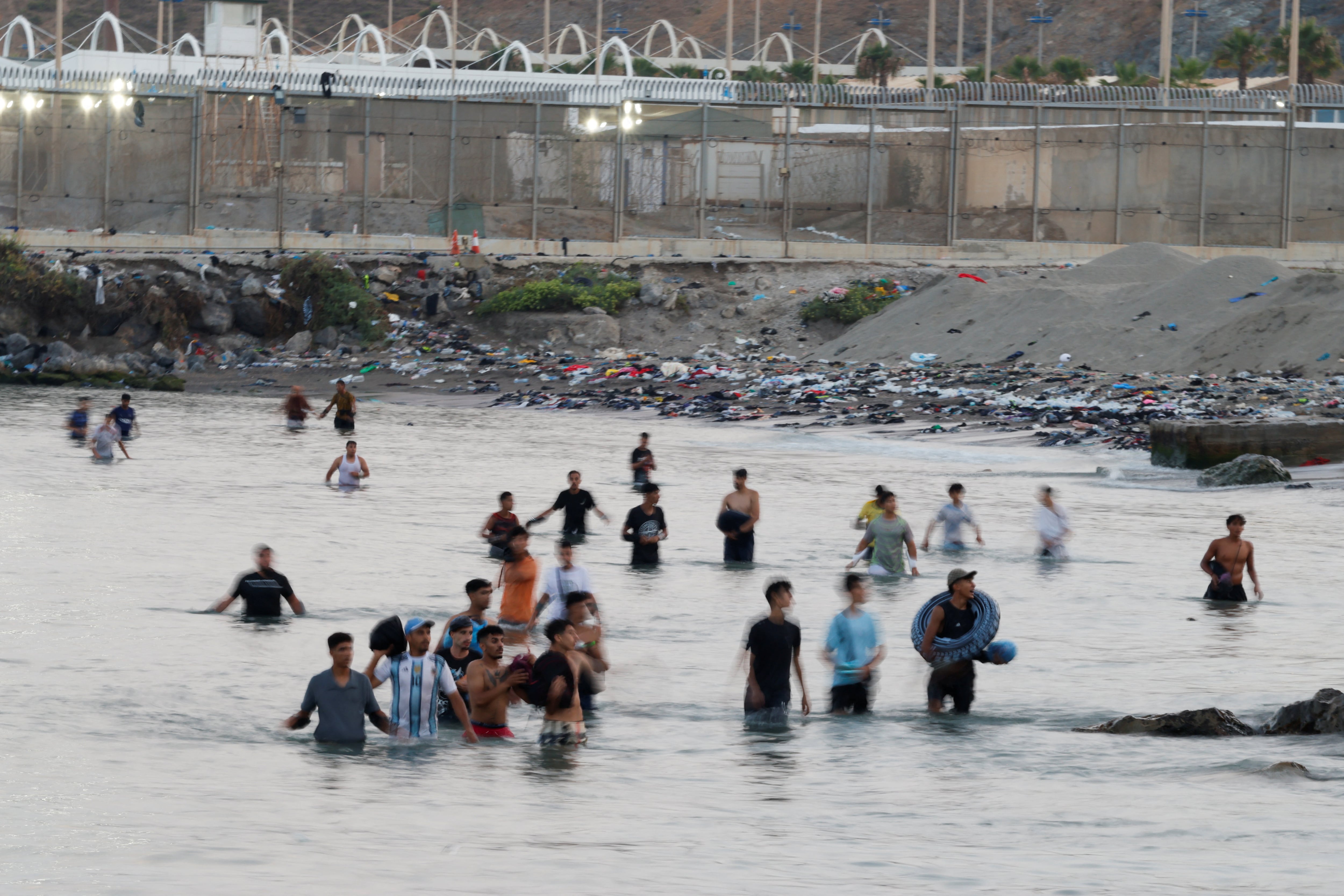 The hoaxes that fostered the migrant avalanche in Ceuta: ‘The door is open’