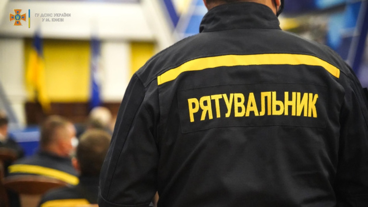 Rescuer injured in Sumy Russian strike aftermath dies – SES