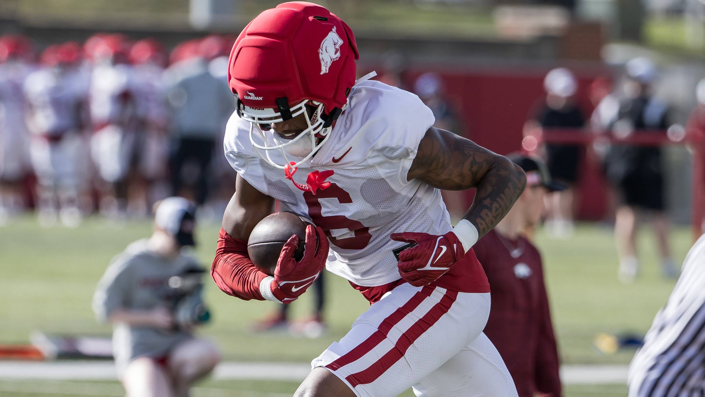 Hogs' WR Coach Larry Smith: 'Hard To Say' Who WR1 Right Now