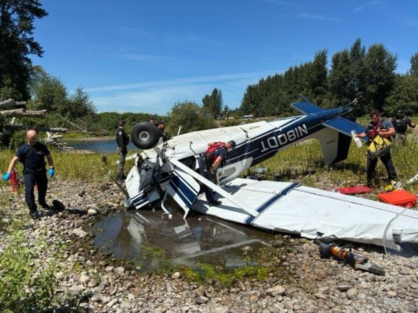 2 injured after small plane crashes, ending up upside-down, near La Center airstrip in Washington