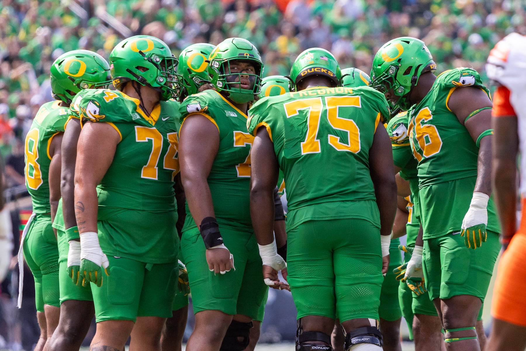 Oregon's offensive line rebuild has a surprising answer — two true freshmen