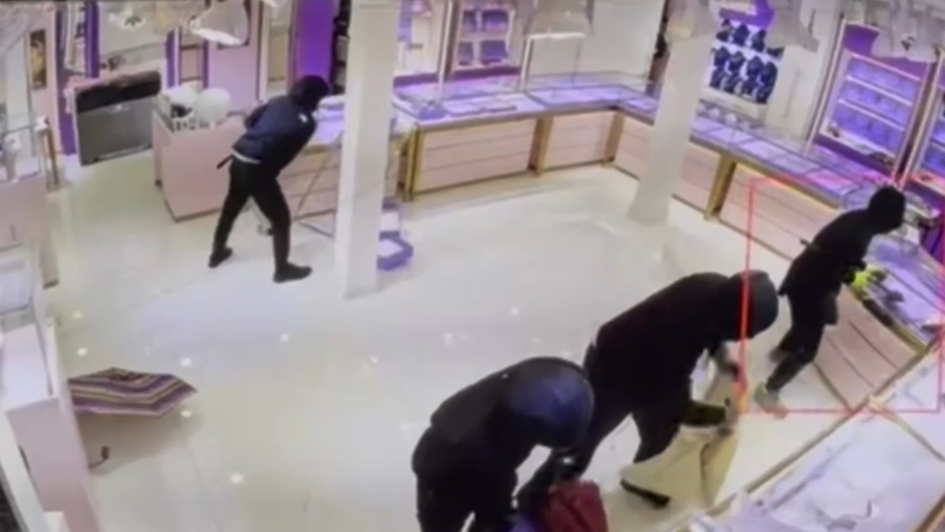 About $1M in jewelry stolen during brazen smash-and-grab at NJ shop