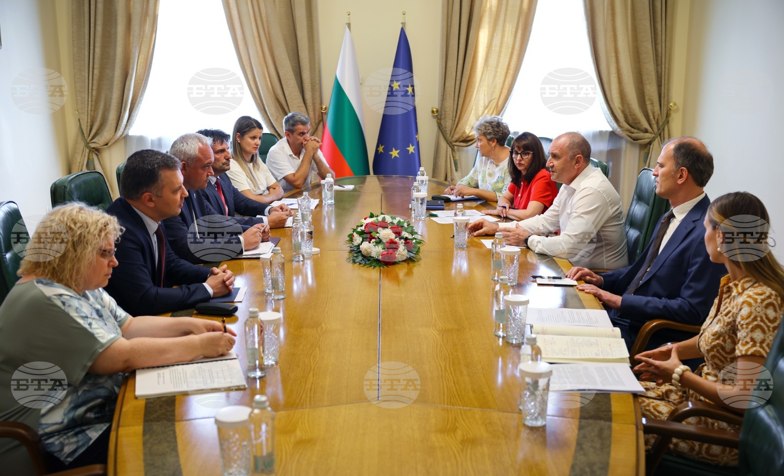 Prime Minister, Officials Discuss Legislative Changes to Prevent Juvenile Crime