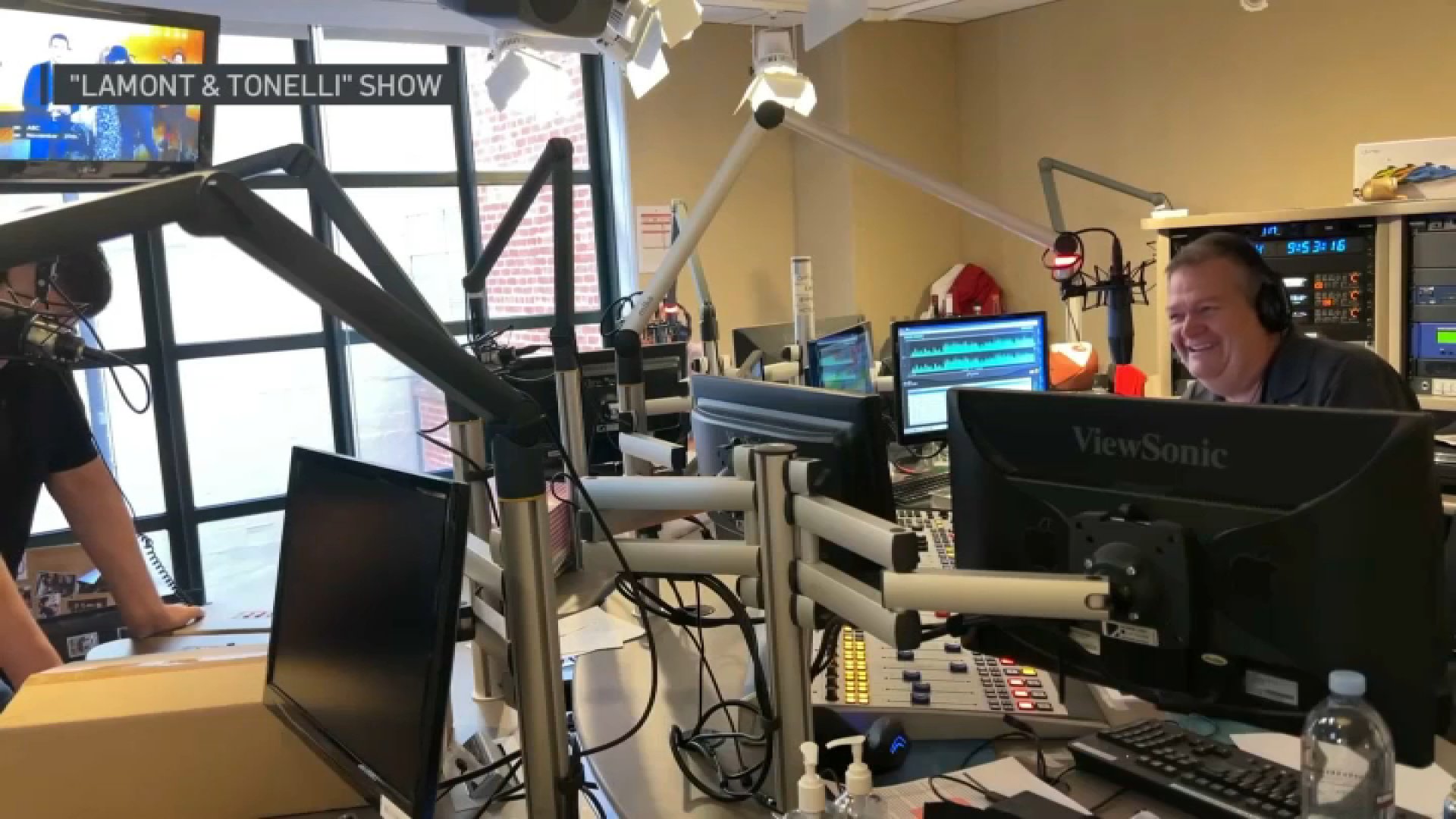 Bay Area radio host Lamont Hollywood laid off from KSAN-FM
