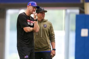 Jim Leonhard wants Bills' starters on defense to 'let it rip' in preseason opener
