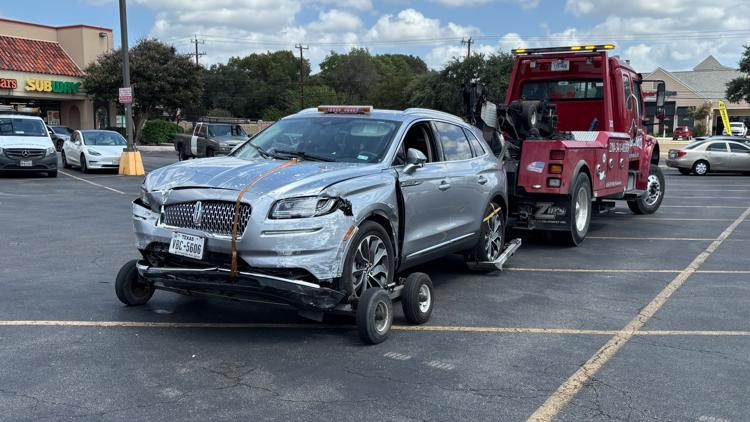 SAPD: Woman crashes into empty San Antonio dentist's office, police investigation underway