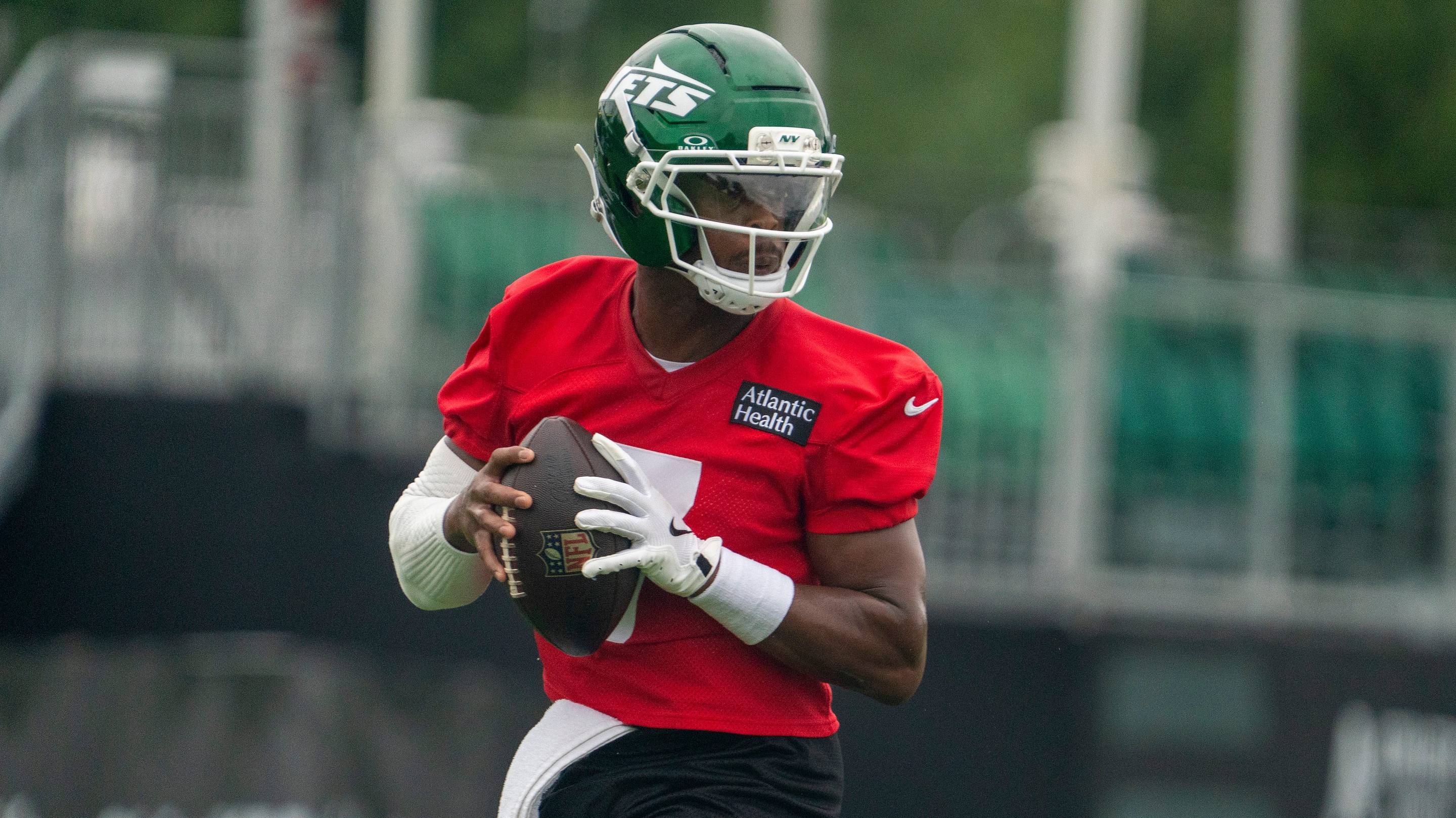 Jets-Bucs Training Camp Report: Fights, Offensive Struggles, Rookies Highlight Practice