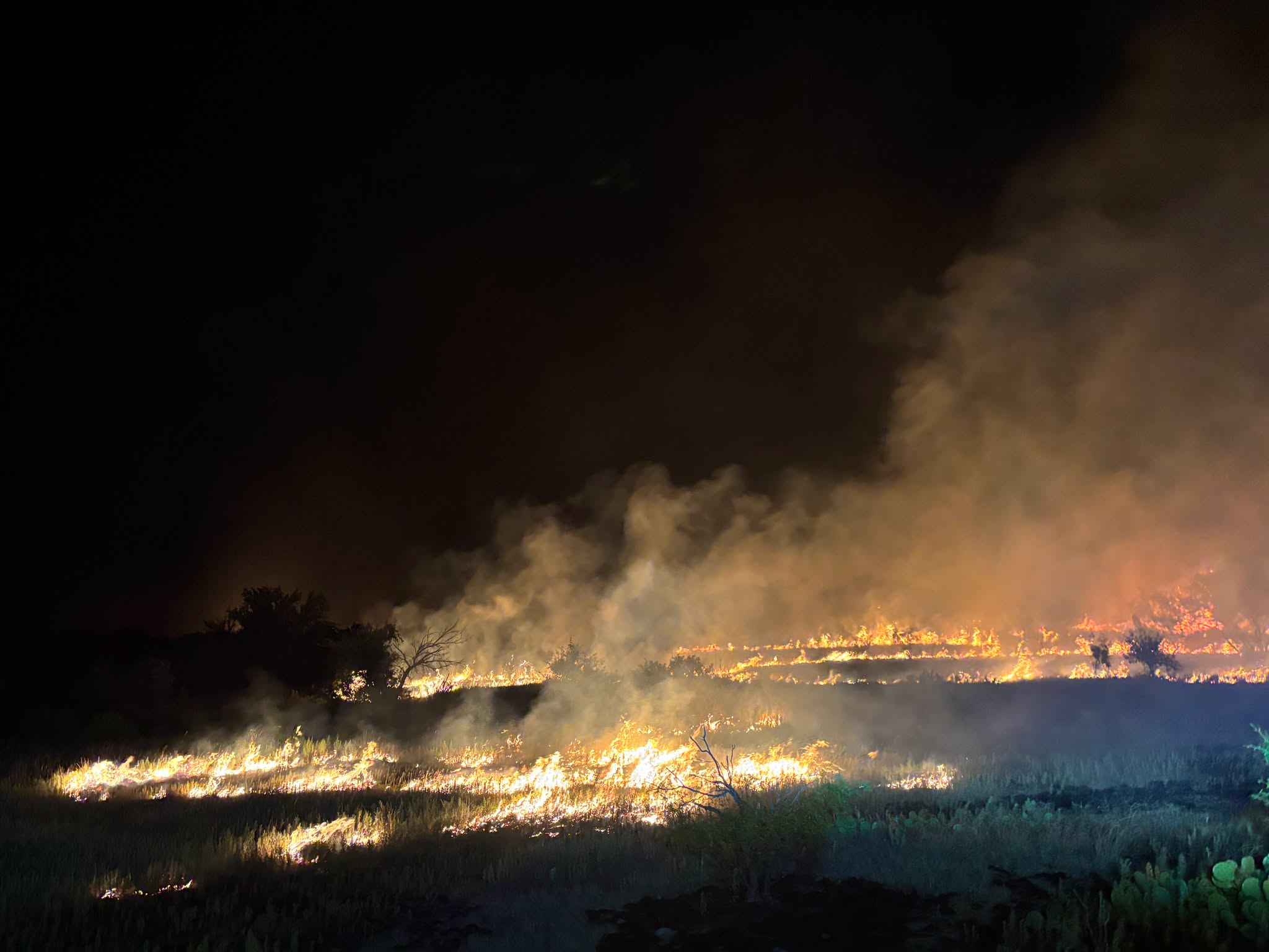 Texas firefighters battle 3,025-acre wildfire in Stephens County