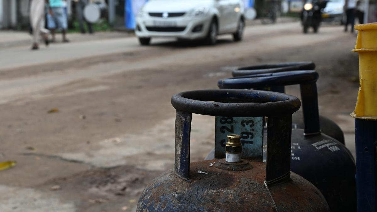 Kerala requests Centre to reduce waiting period for domestic cooking gas supply during Onam