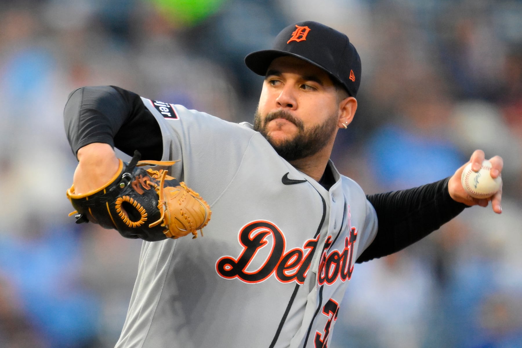 Tigers place Enmanuel De Jesus on paternity list, call up reliever from Toledo