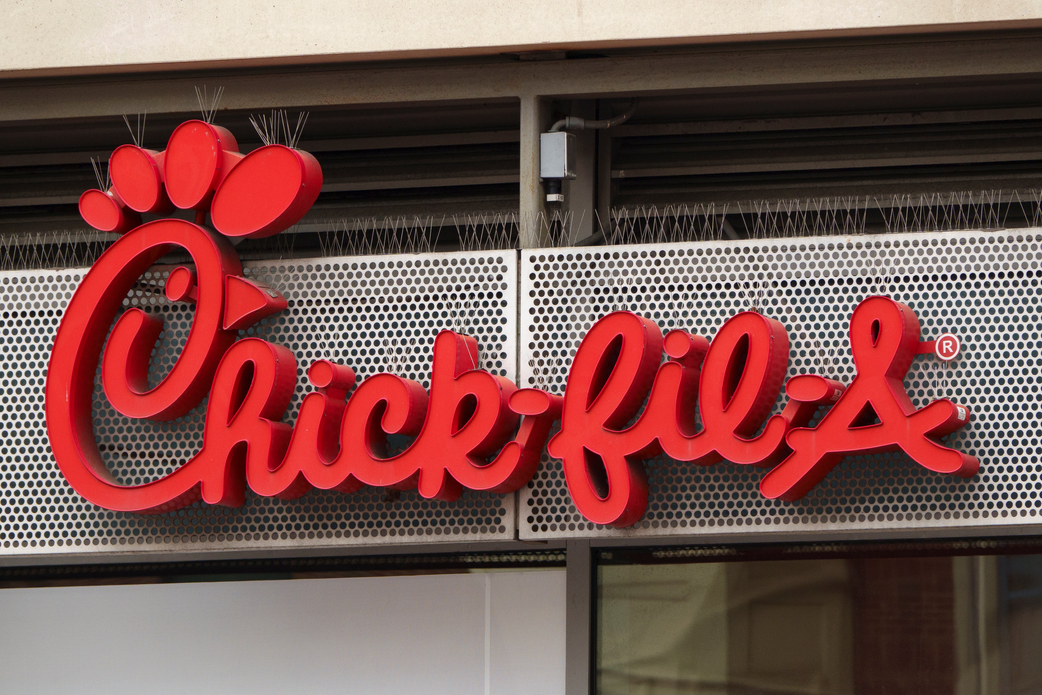 Chick-fil-A employee chases customer's car to deliver forgotten drink: ‘Now that's dedication'