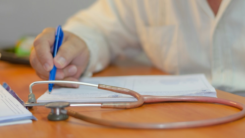Health watchdog issues warning over second alleged fake Victorian doctor