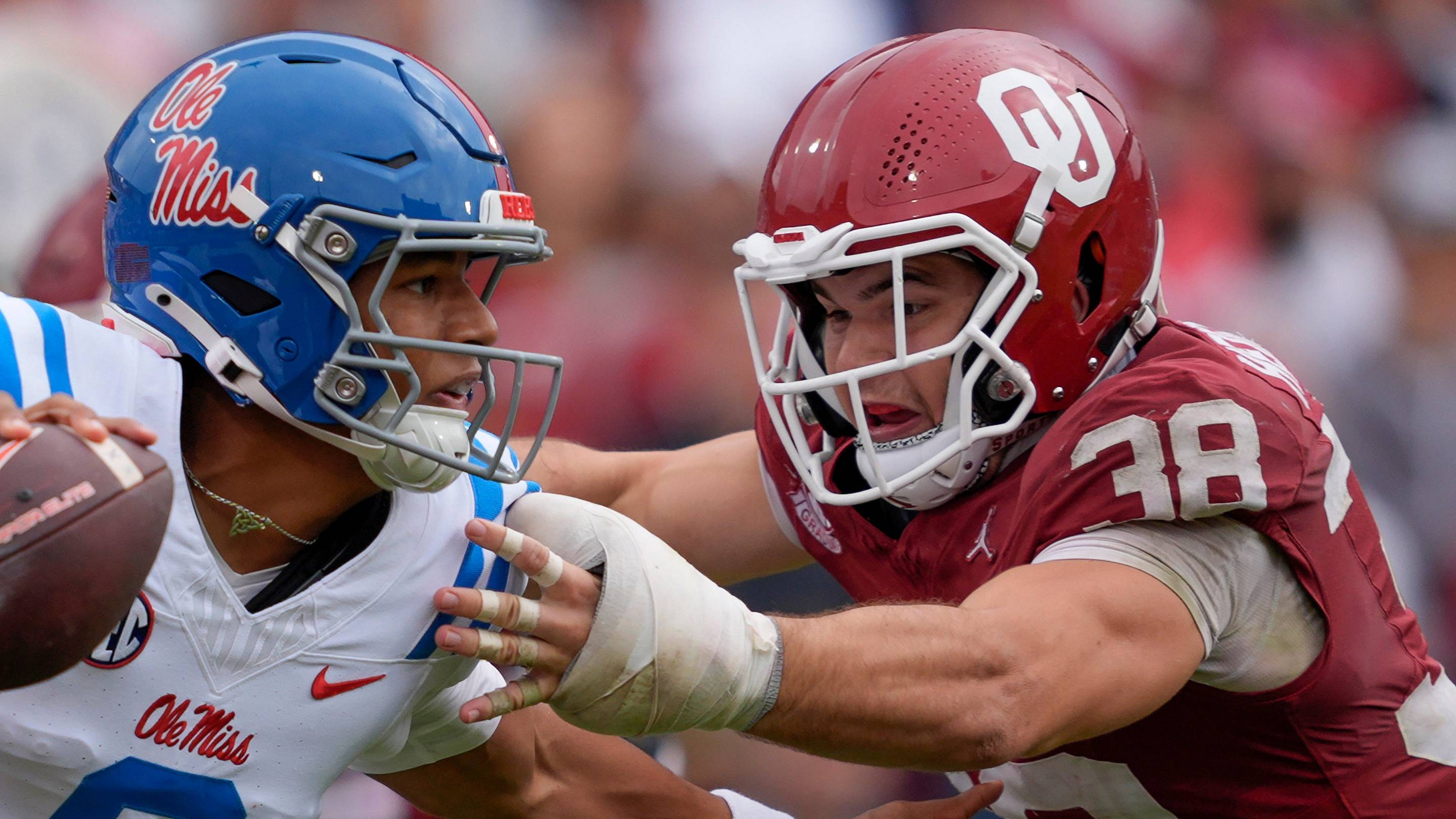 Trinidad Chambliss Has 1 Advantage That Could Make Ole Miss Extremely Difficult to Defend