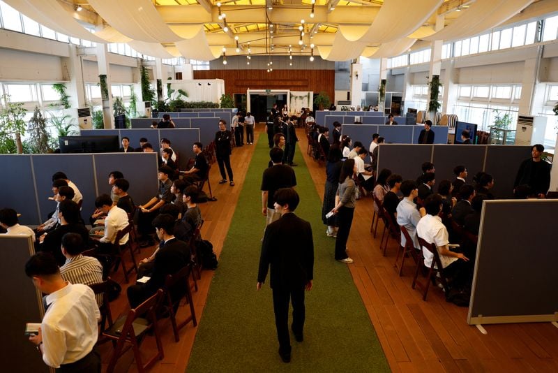 Global youth unemployment rises amid sluggish job creation and looming AI risk, UN labour agency says