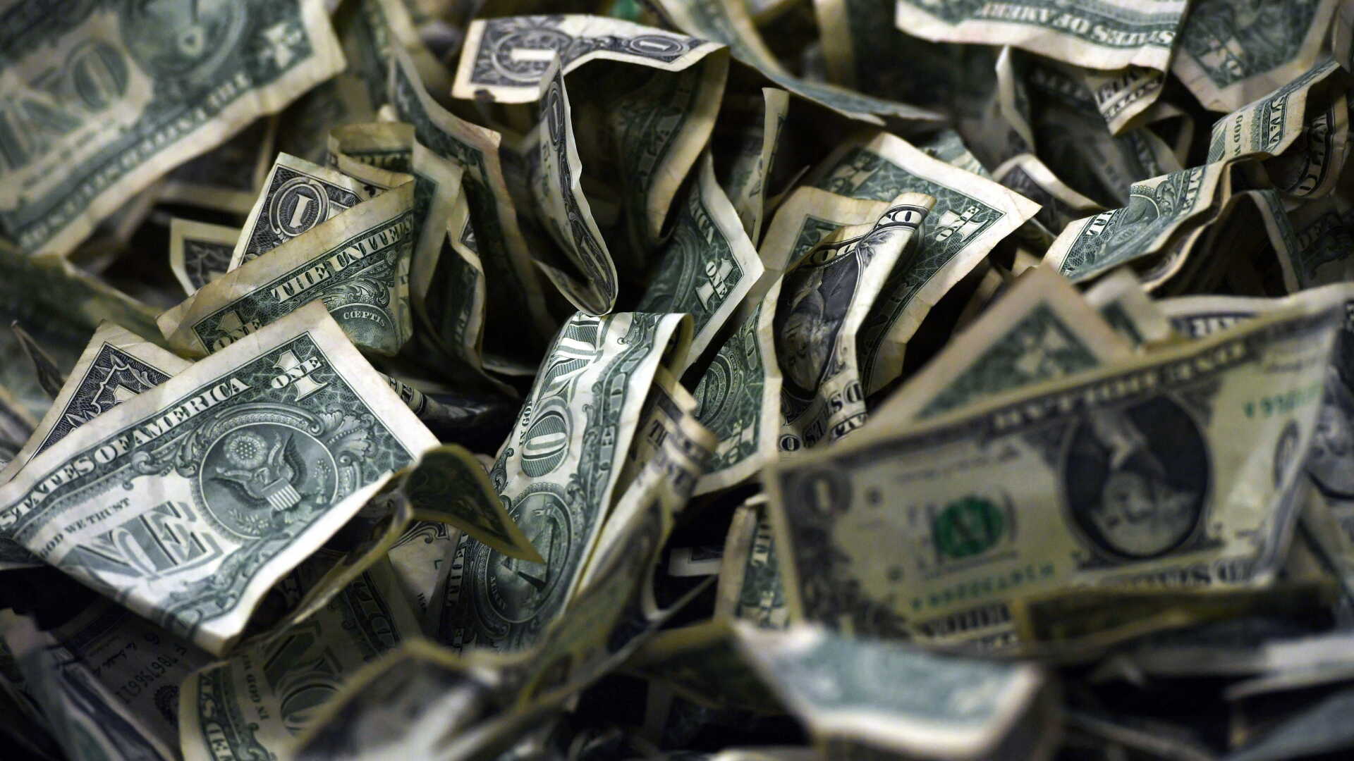 Report: Alleged scam artist was "desperately" seeking $75,000 loan on the day he died