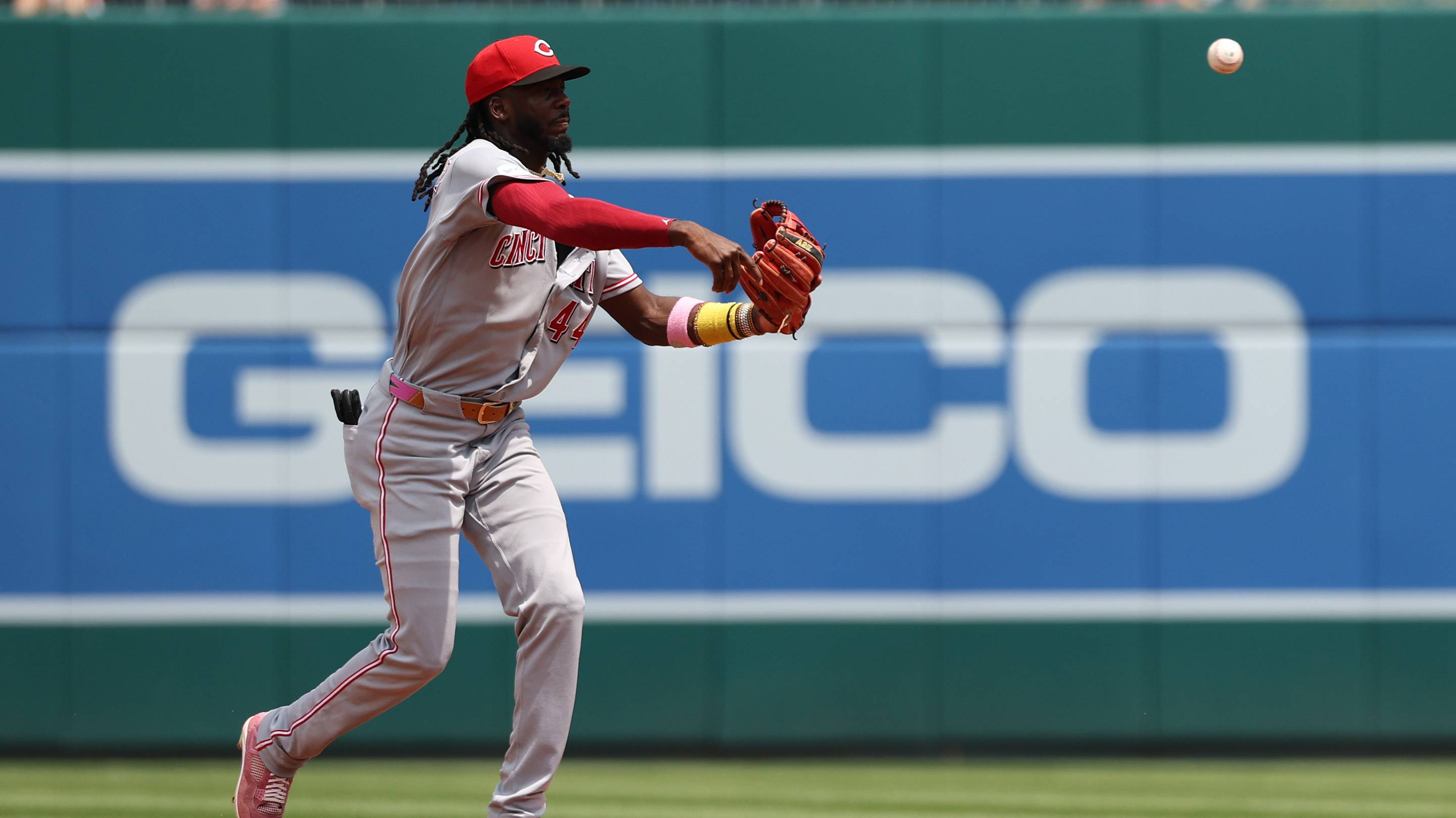 Reds Take Dramatic Extra-Inning Win Over the White Sox in Series Opener