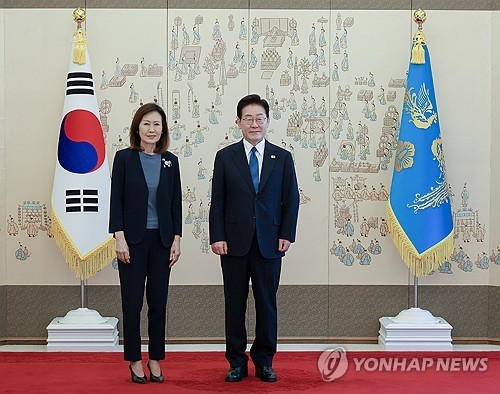 Lee receives letters of credence from new U.S. Amb. Steel, 3 other envoys