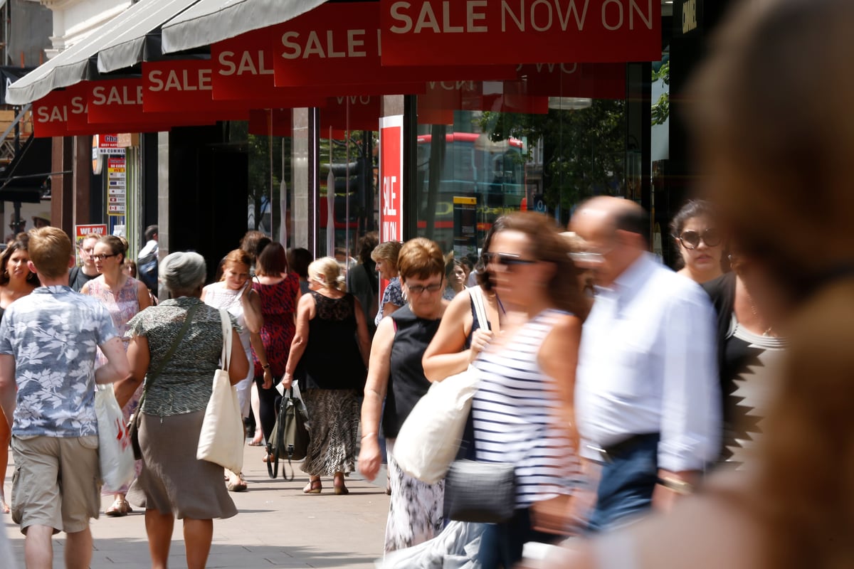 Faces of Oxford Street shoppers to be scanned in hunt for wanted crime suspects