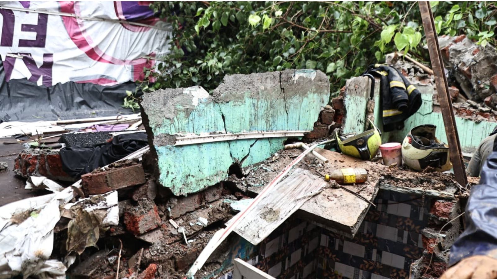 ‘Run!’ – Moment captures horror as hillock crushes Mumbai chawl