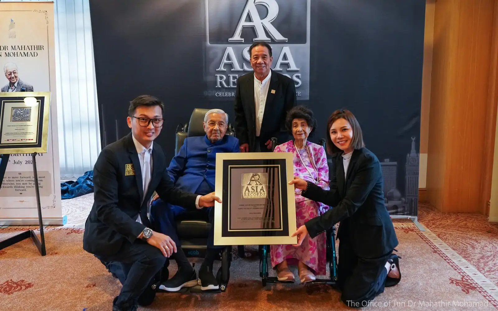 Dr M, Hasmah set Asean records as centenarian couple