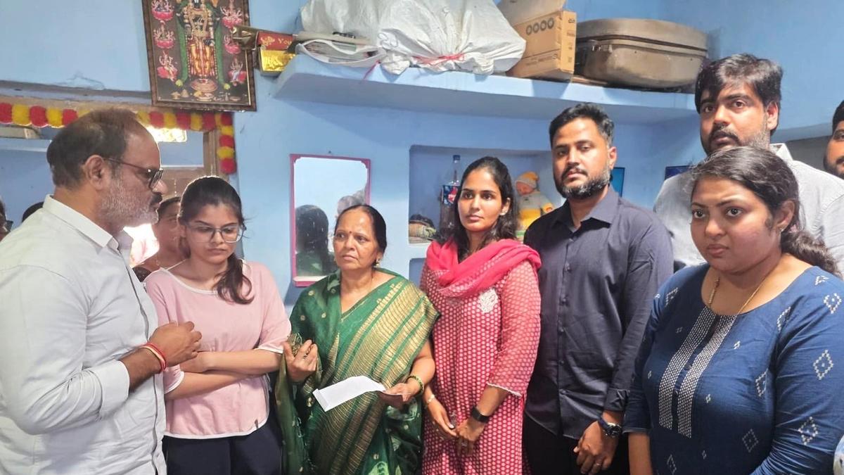GSL Medical College hands over ₹20 lakh cheque to family of hit-and-run victim