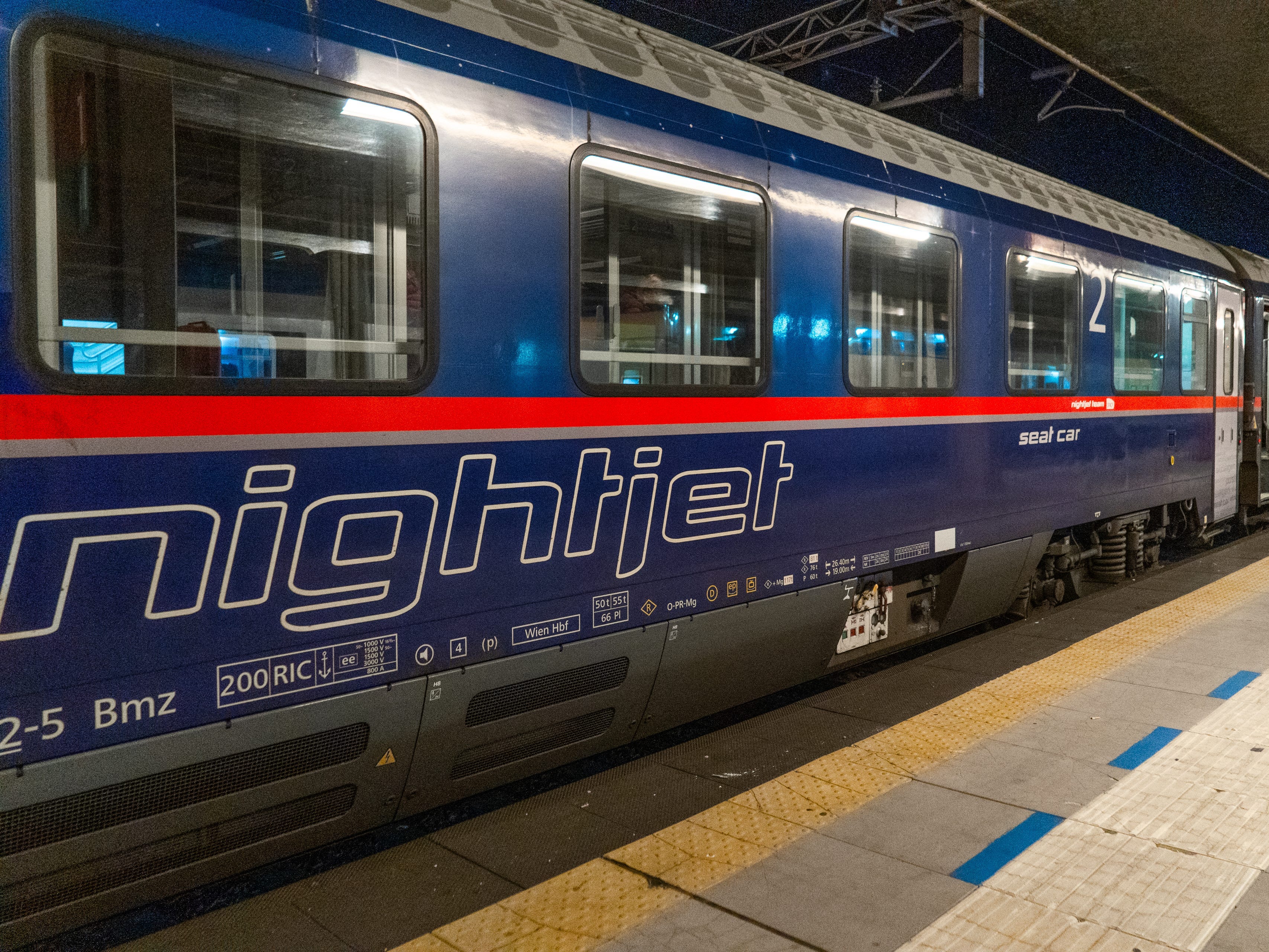 I spent 11 hours sharing a cabin with 3 strangers on a sleeper train in Europe. 6 surprises made me regret it.